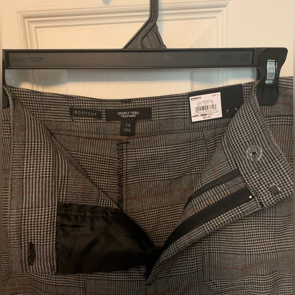 NWT Simply Vera, VeraWang. Cropped Bootcut. Mid Rise. Bootcut Leg Opening. SZ 14
